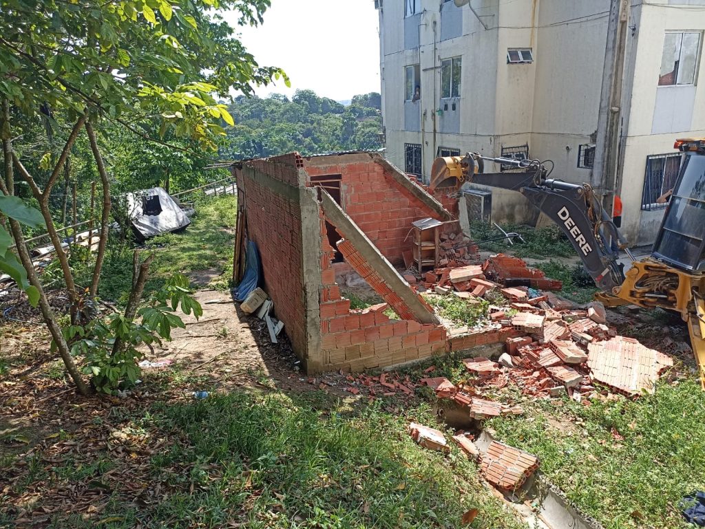 Os ocupantes dos boxes foram devidamente notificados para realizar a demolição voluntária - Foto: Divulgação/Implurb
