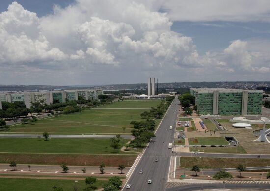 Vista aérea da Esplanada dos Ministérios - Foto: Rafa Neddermeyer/Agência Brasil