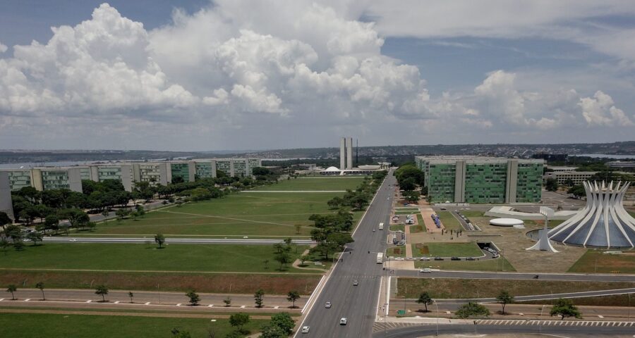 Vista aérea da Esplanada dos Ministérios - Foto: Rafa Neddermeyer/Agência Brasil