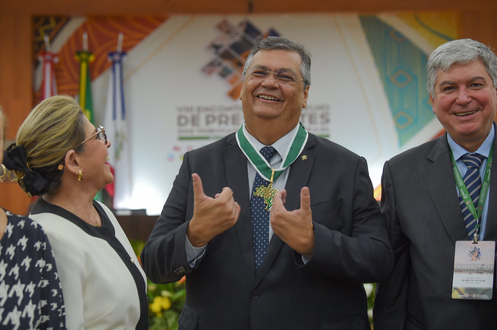 ‘É uma honra e alegria’, diz Flávio Dino ao receber título de cidadão no AM