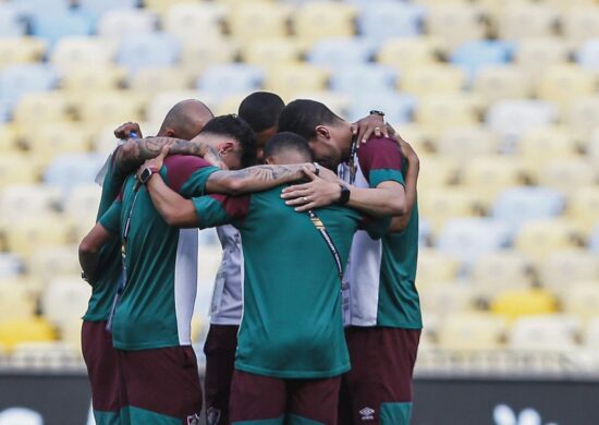 Jogadores do Fluminense estiveram no Maracanã nesta sexta-feira (3), para fazer o reconhecimento do gramado - Foto: Reprodução / Instagram @fluminensefc