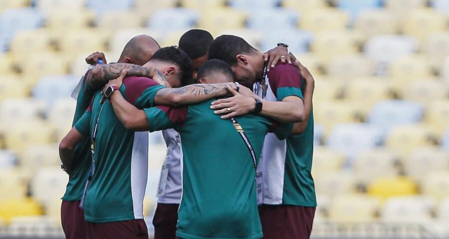 Jogadores do Fluminense estiveram no Maracanã nesta sexta-feira (3), para fazer o reconhecimento do gramado - Foto: Reprodução / Instagram @fluminensefc