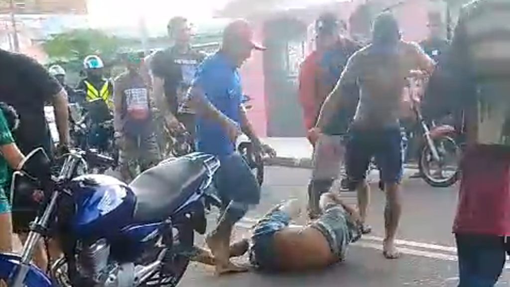 Jovem foi agredido com socos e pontapés - Foto: Reprodução/WhatsApp