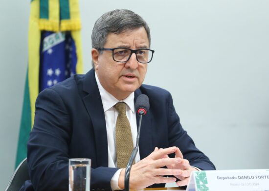 Deputado Danilo Forte (UNIÃO - CE), durante deliberação do Relatório Preliminar na Comissão Mista de Orçamento - Foto: Vinicius Loures/Câmara dos Deputados