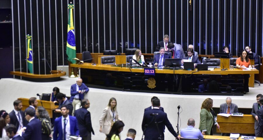 Plenário da Câmara dos Deputado durante votação de propostas - Foto: Zeca Ribeiro/Câmara dos Deputados