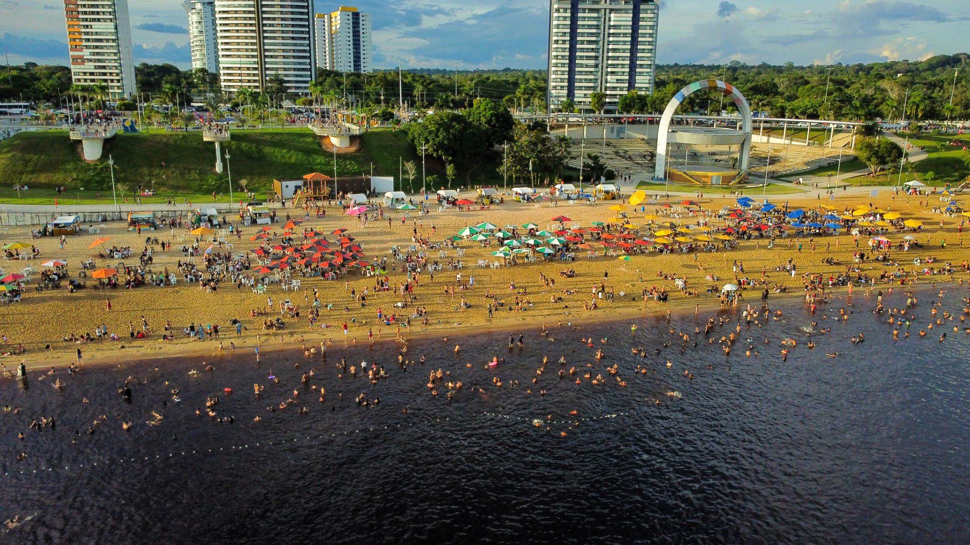 Praia da Ponta Negra é uma das atrações de Manaus citadas pela editora de turismo - Foto: Arquivo/Semcom