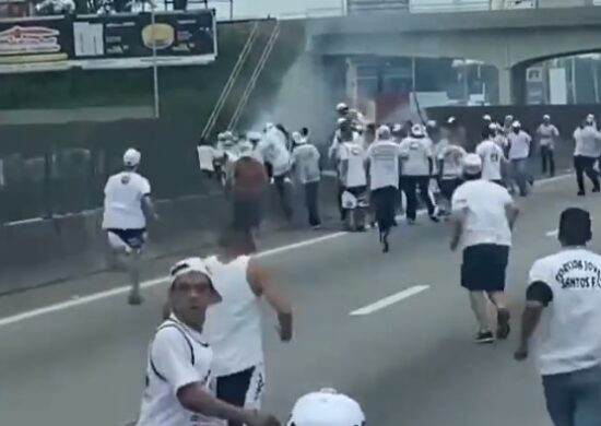 Torcedores do Corinthians e Botafogo causam confusão meio a Rodovia Presidente Dutra no RJ - Foto: Reprodução/X @disangermano