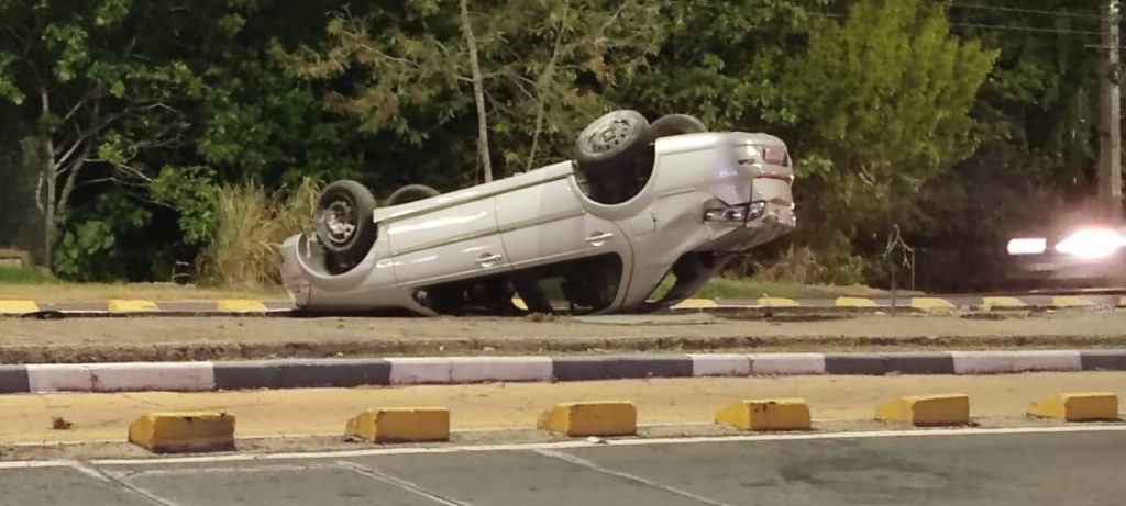Capotamento na Ville Roy: veja imagem do acidente na importante avenida de Boa Vista-RR