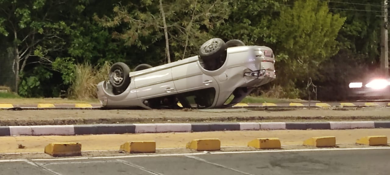 Capotamento na Ville Roy: veja imagem de acidente na importante avenida de Boa Vista-RR