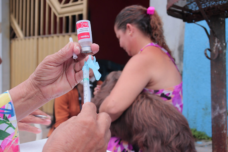 Vacinação antirrábica é realizada em todas as zonas da cidade - Foto: Divulgação/Semsa