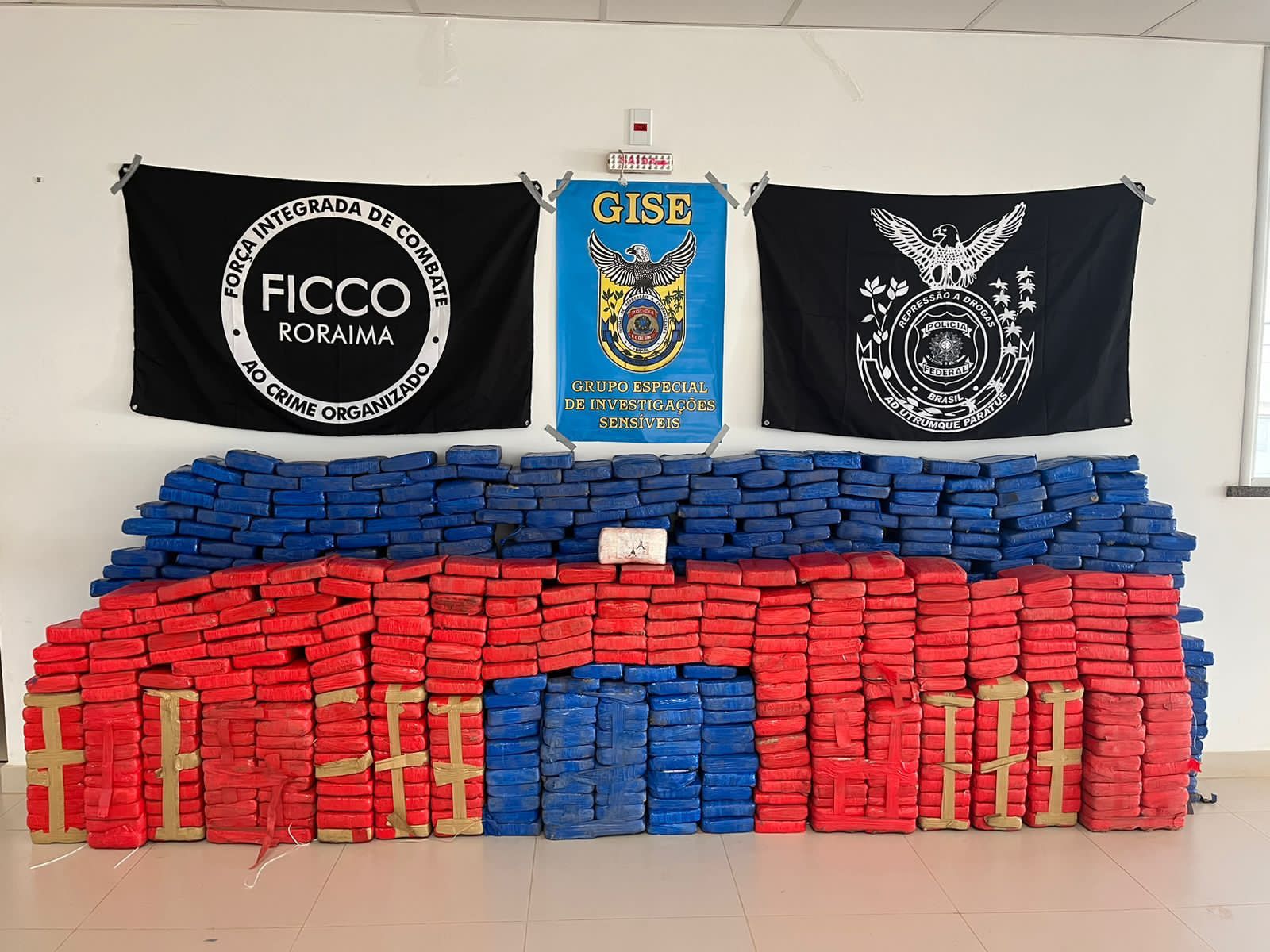 Polícia Federal apreende quase uma tonelada de drogas em RR