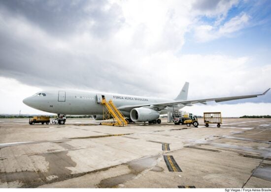 Aeronave KC-30 da FAB vai resgatar brasileiros no Líbano