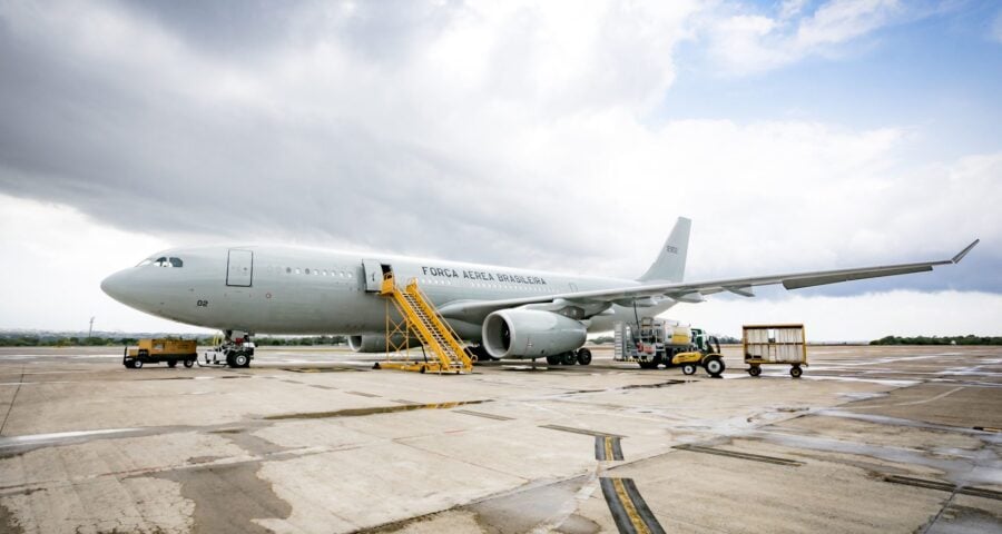 Aeronave KC-30 da FAB vai resgatar brasileiros no Líbano