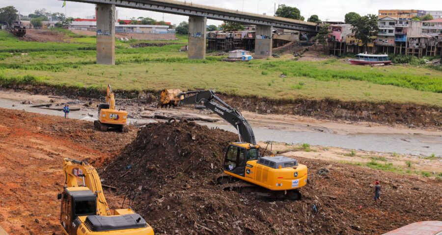 desassoreamento dos igarapés ajuda a evitar enchentes e alagações - Foto: Divulgação/Semcom