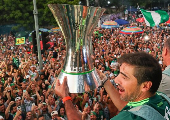 Abel Ferreira expressa cansaço e incerteza sobre sua permanência, enquanto o Al-Sadd, do Catar, manifesta interesse em torná-lo o treinador mais bem pago do mundo - Foto: Reprodução/abio Menotti/Palmeiras/by Canon