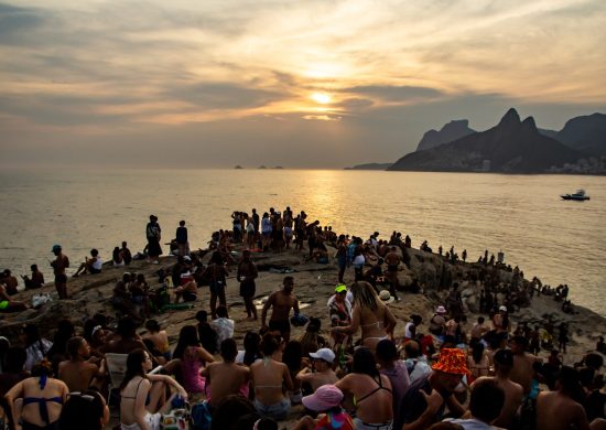 Por conta da forte onda de calor no Rio de Janeiro, população vai a orla da cidade- Foto: Érica Martini/ The News2/ Estadão Conteúdo