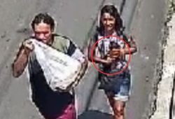 Vídeo mostra o momento em que o casal furta o cachorro em Manaus - Foto: Reprodução/Whatsapp