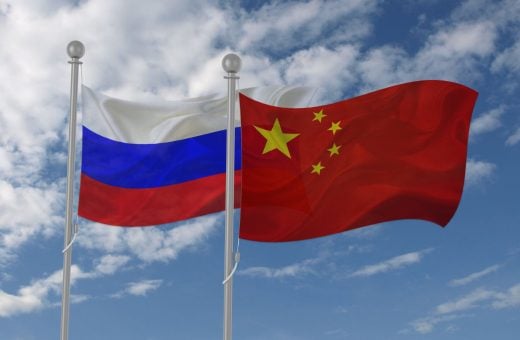 Rússia e China: O primeiro-ministro russo destacou que as reuniões entre os países 'aprofundaram uma parceria estratégica' - Foto: Reprodução/Canva