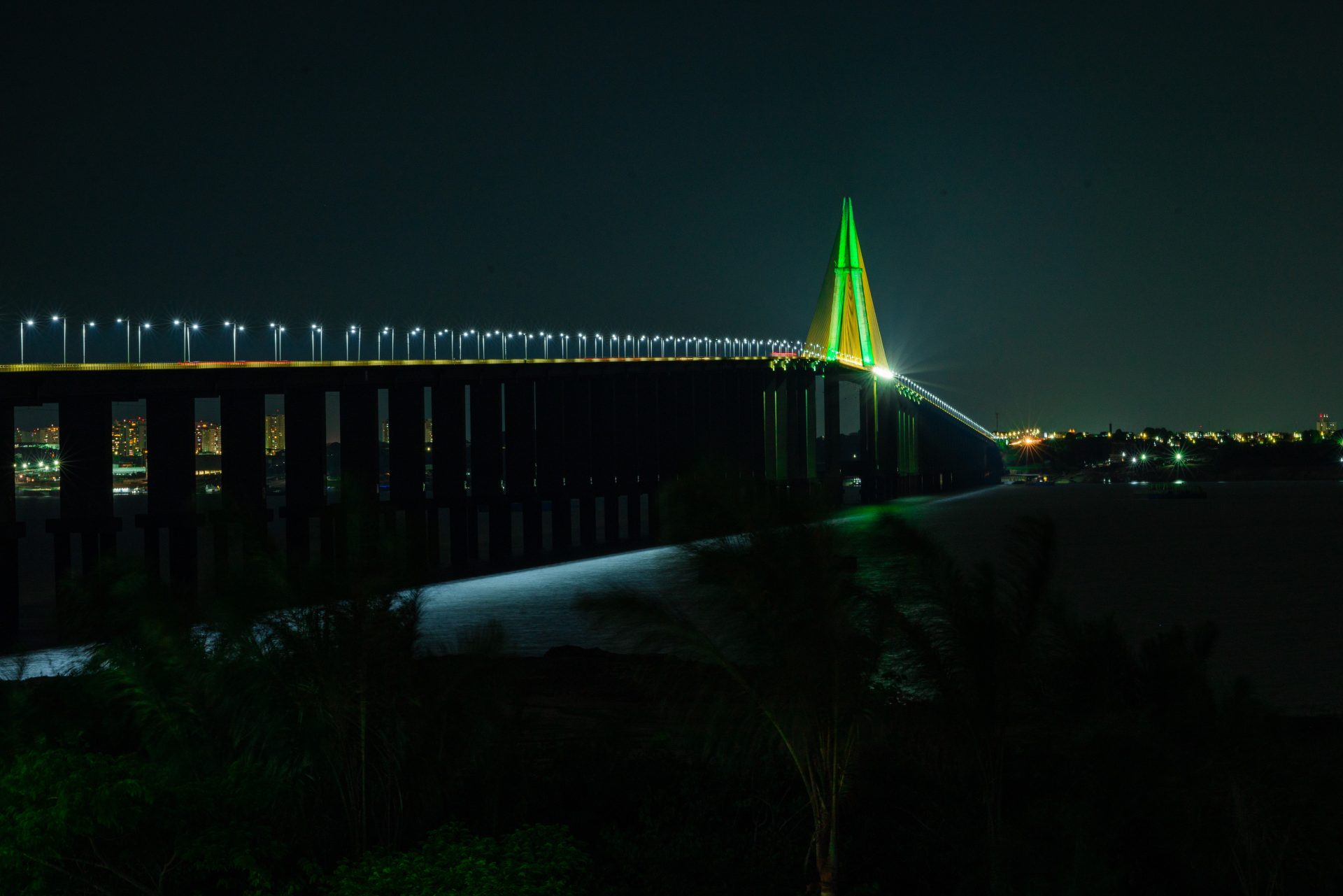 Ponte Rio Negro fica esverdeada - Foto: Divulgação/Fábio Romão/