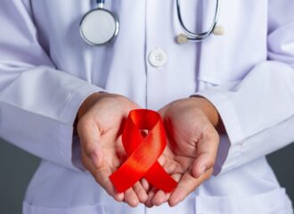 Estima-se que, atualmente, um milhão de pessoas vivam com HIV no Brasil