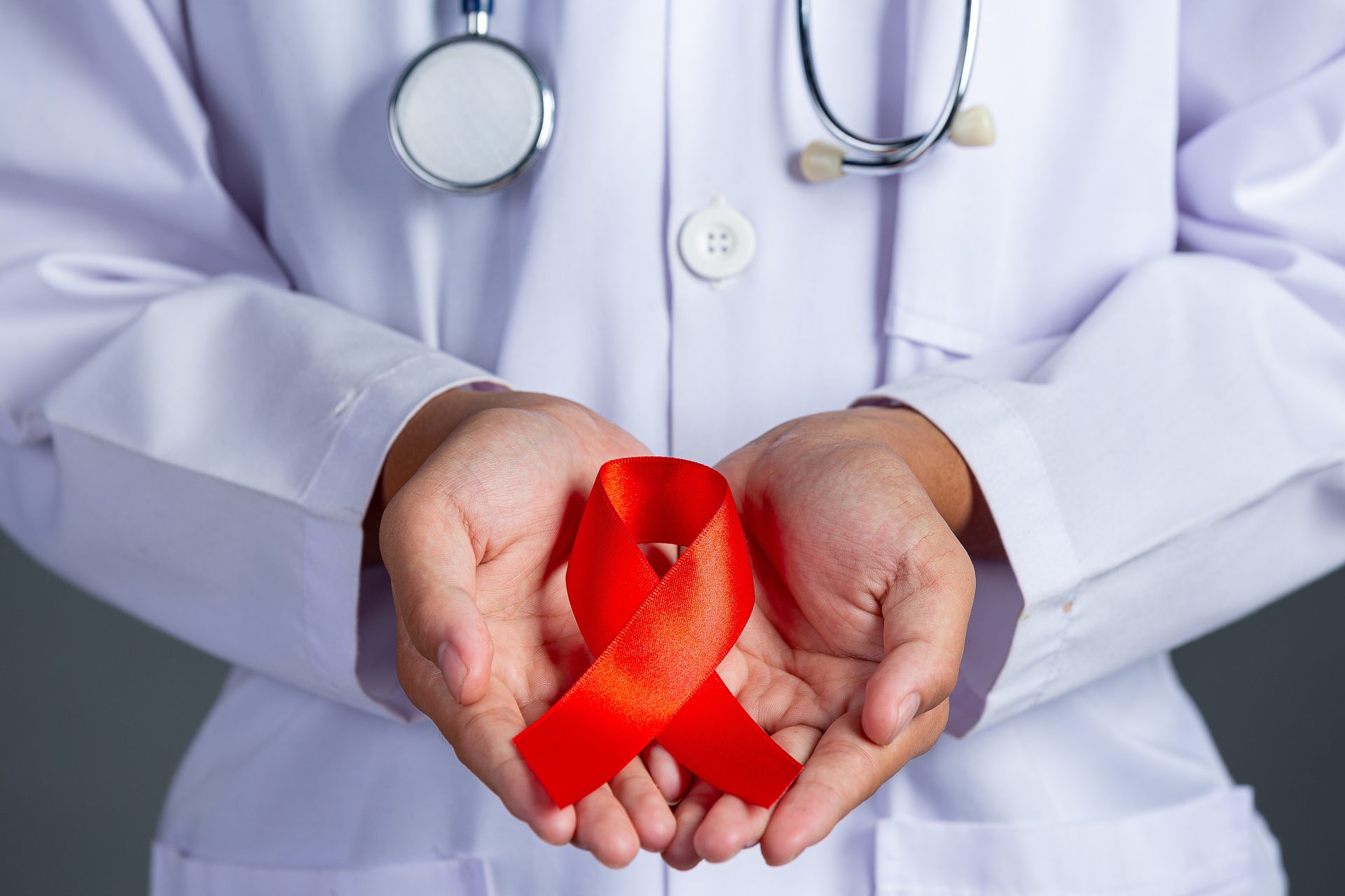 Estima-se que, atualmente, um milhão de pessoas vivam com HIV no Brasil