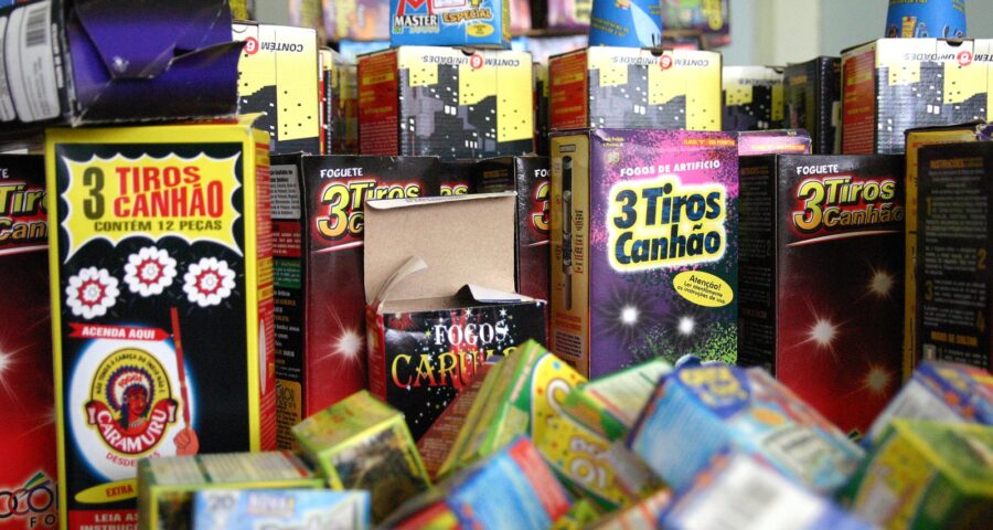 Procon apreende 164 caixas de fogos de artifício com estampido no Acre