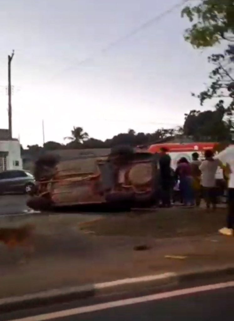 Motorista embriagada capota carro após dormir ao volante em Boa Vista 