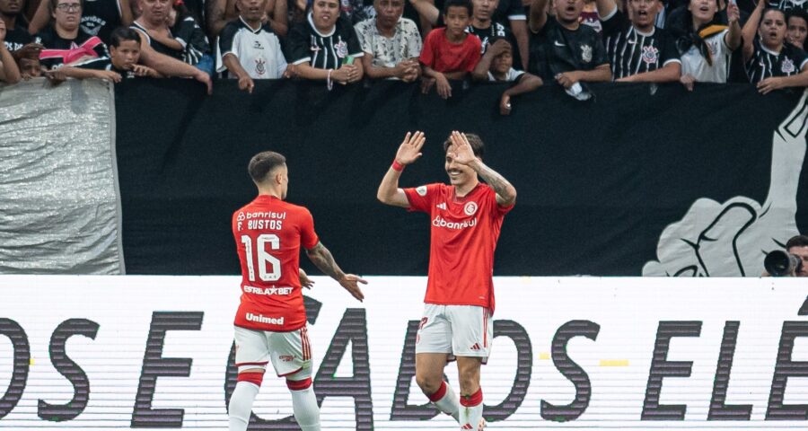 Mauricio, do Internacional, comemora seu gol na partida entre Corinthians e Internacional válida pela 37ª rodada do Campeonato Brasileiro 2023 -Foto: Ronaldo Barreto/Thenews2/Estadão Conteúdo