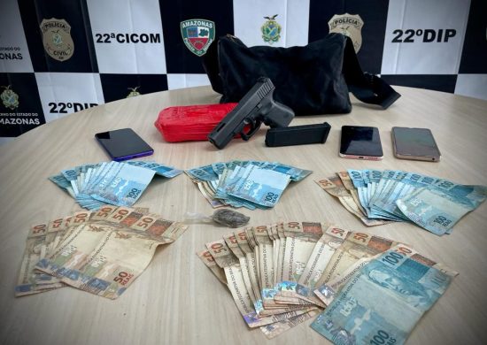 Suspeito de participar da tentativa de morte do médico foi preso com dinheiro e uma pistola - Foto: Divulgação/PC-AM