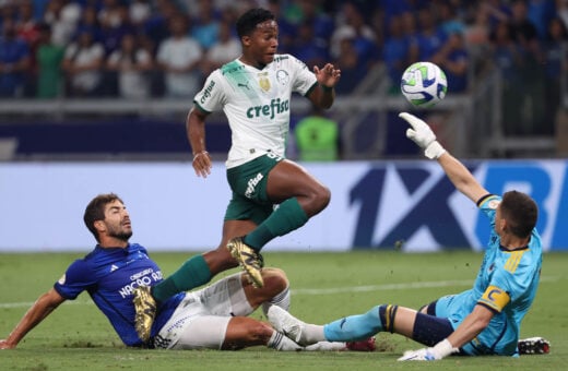 O jogador Endrick chuta para marcar seu gol contra a equipe do Cruzeiro EC, durante partida pela 38ª rodada, do Campeonato Brasileiro, Série A, no Mineirão - Foto: Cesar Greco/Palmeiras/by Canon