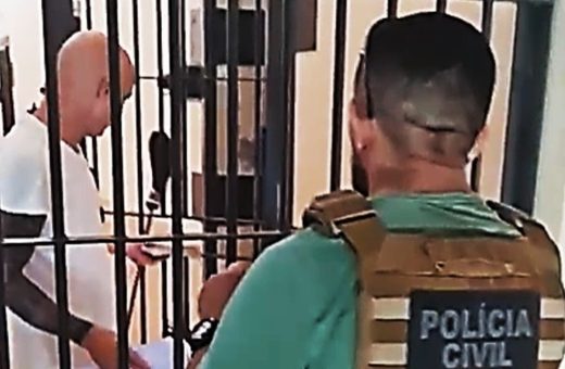 Policial penal é preso suspeito de levar drogas e celulares a prisão no AC
