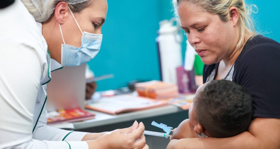 Vinte e setes estados tiveram o aumento na aplicação das vacinas pneumocócica, poliomielite e tríplice viral (1ª dose) - Foto: Walterson Rosa/MS