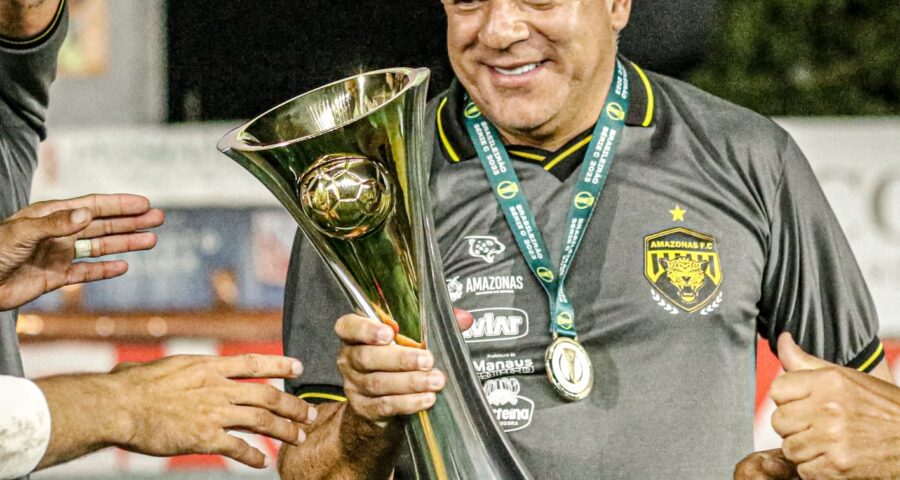 Amazonas FC mantém técnico Luizinho Vieira para 2024