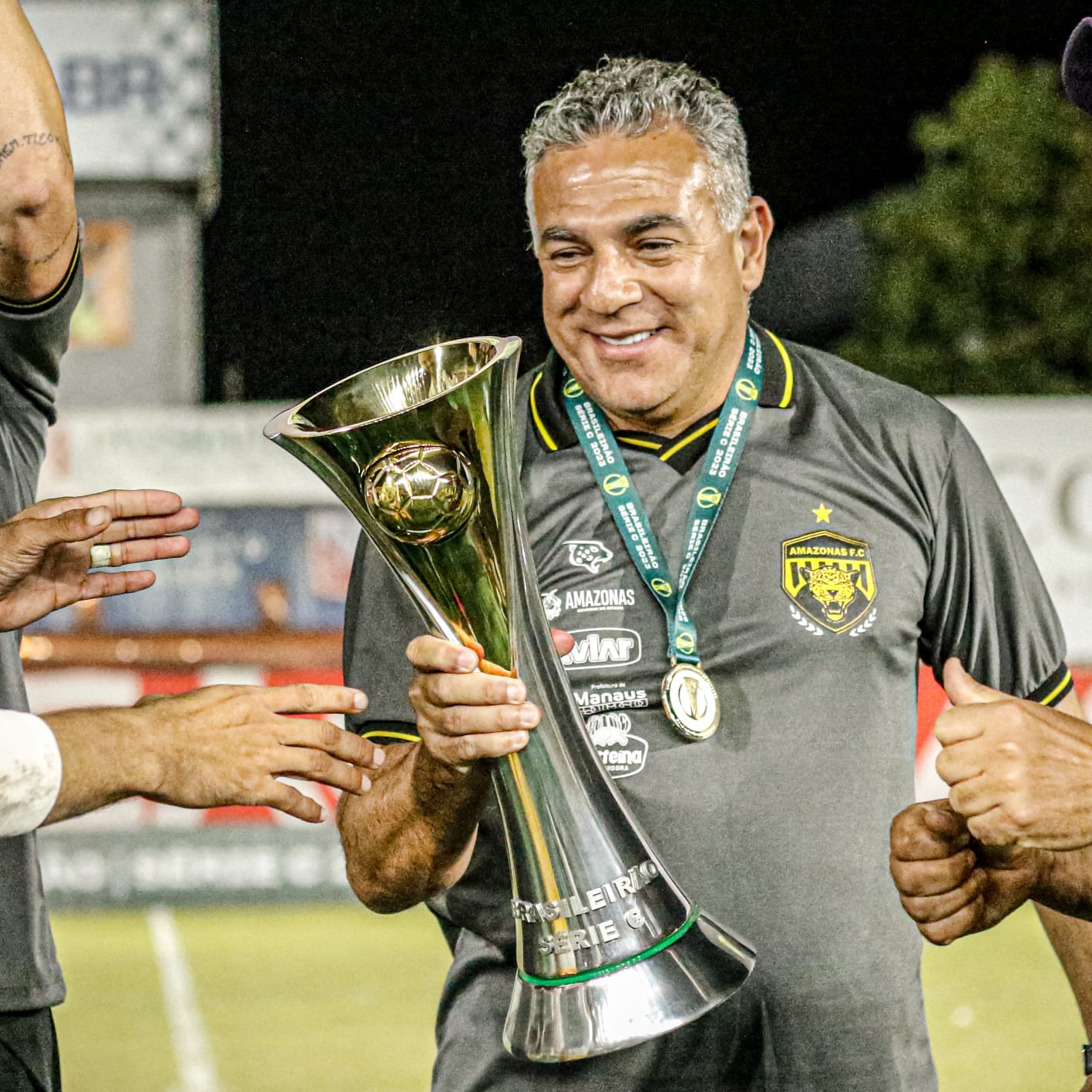 Amazonas FC mantém técnico Luizinho Vieira para 2024