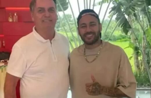 bolsonaro-medalha-de-imbrochavel-neymar-foto-reproducao-redes-sociais