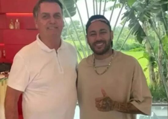 bolsonaro-medalha-de-imbrochavel-neymar-foto-reproducao-redes-sociais