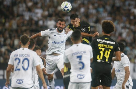 Botafogo e Cruzeiro empatam neste domingo (3), na 37ª rodada do Brasileirão - Foto: Reprodução/X @Botafogo