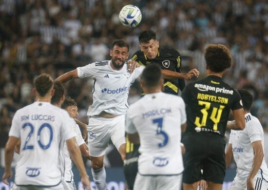 Botafogo e Cruzeiro empatam neste domingo (3), na 37ª rodada do Brasileirão - Foto: Reprodução/X @Botafogo