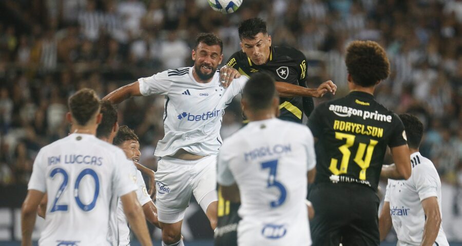 Botafogo e Cruzeiro empatam neste domingo (3), na 37ª rodada do Brasileirão - Foto: Reprodução/X @Botafogo