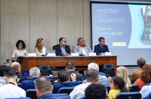 Equipe do Ministério durante debate sobre a recuperação da rodovia - Foto: Thiago Tarelli/MT