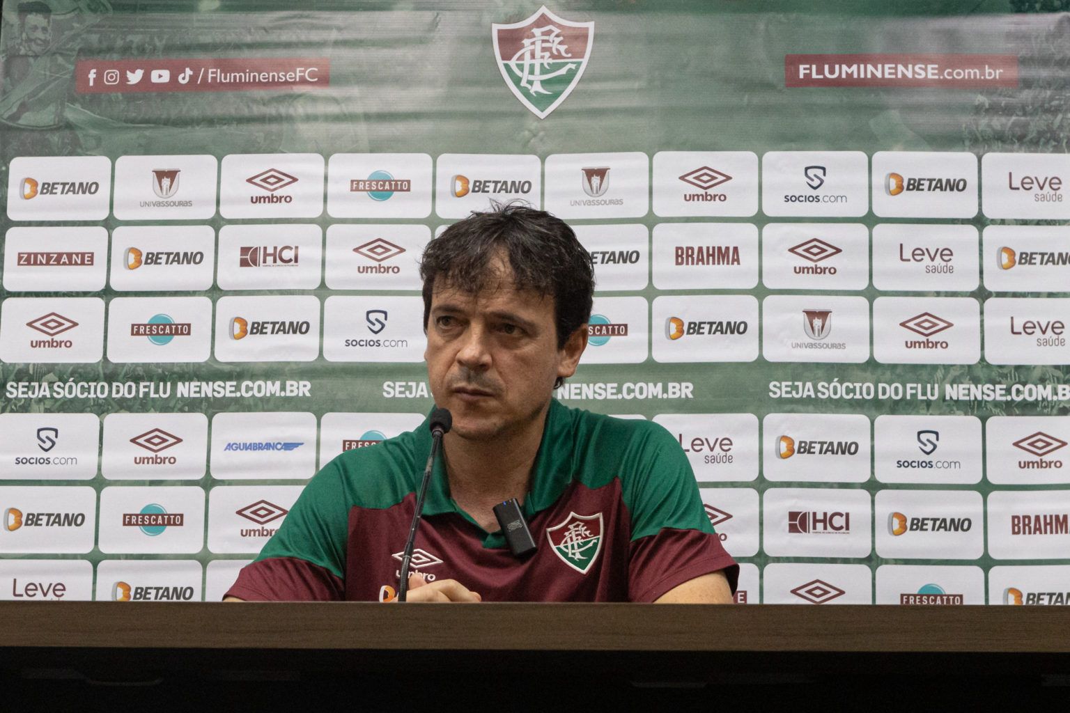 Apesar de ressaltar ética, Diniz deve escalar equipe mista diante do Palmeiras