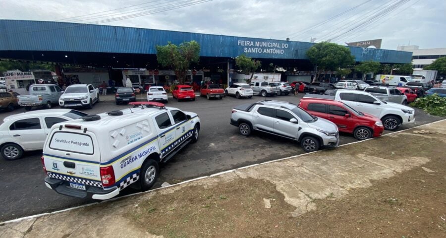 O incêndio alcançou 18 boxes da feira, com 12 deles completamente consumidos pelo fogo. Foto: João Viana/Semcom