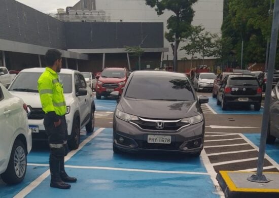 Ao todo, 23 veículos foram autuados por estacionar de forma irregular - Foto: Divulgação/IMMU