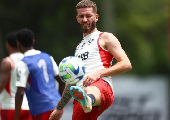 Léo Pereira treinou com o Flamengo, mas está suspenso da última partida do Brasileirão - Foto: Reprodução/Gilvan de Souza / CRF