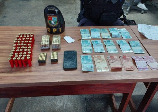 Policiais Militares encontraram os materiais escondidos embaixo do banco do passageiro - Foto: Divulgação/SSP-AM