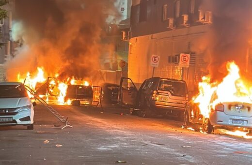 Torcedores do Santos se revoltam com o rebaixamento e geram confusão - Foto: Reprodução/X @cabreloatips