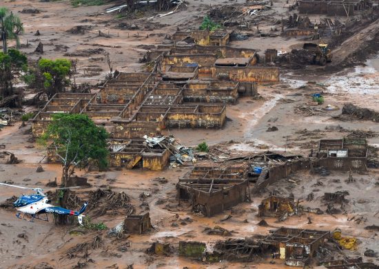 Área afetada pelo rompimento de barragem no município de Mariana, em Minas Gerais - Foto: Antonio Cruz/ Agência Brasil