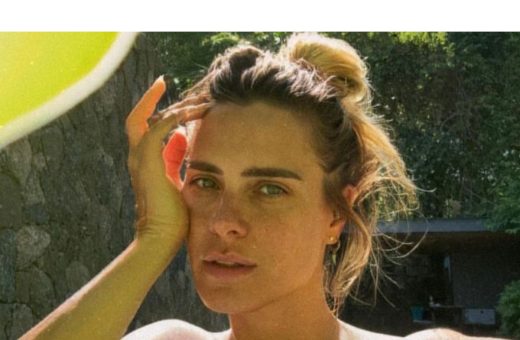 Carolina Dieckmann compartilha takes de topless no Instagram