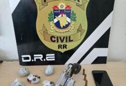 Drogas, arma e munições apreendidas com venezuelano - Foto: Polícia Civil-RR