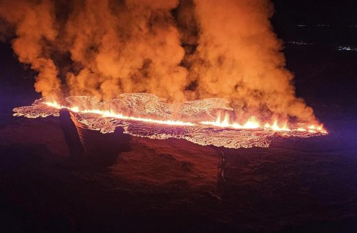 Islândia registra erupção vulcânica e cidadãos são retirados do norte